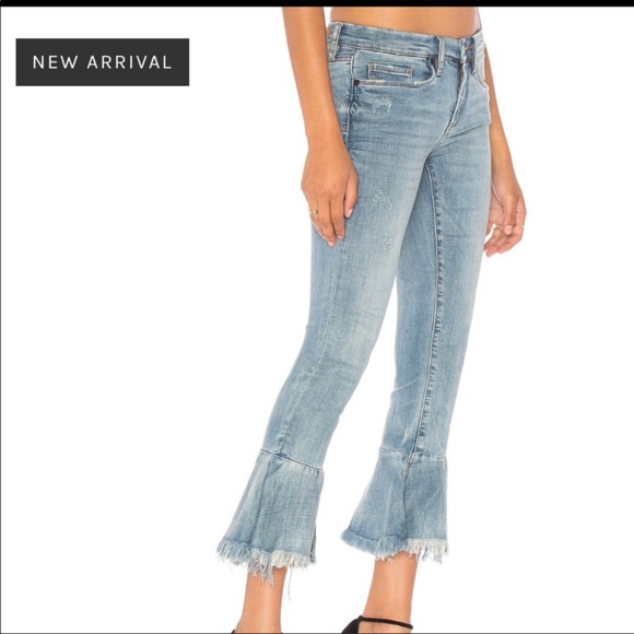 ✨HP✨BLANK NYC Flare Denim - Picture 3 of 10